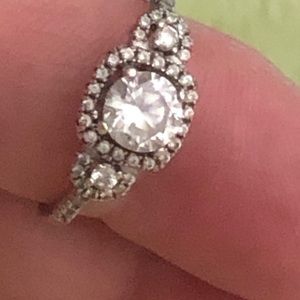 Sterling Silver Halo shaped ring. 925 stamped.Sz 8